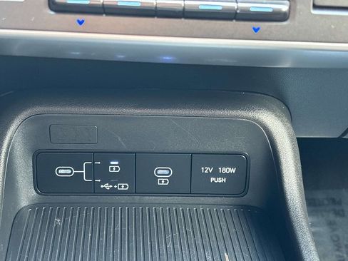 Used 2025 Hyundai Kona SEL FWD image 25