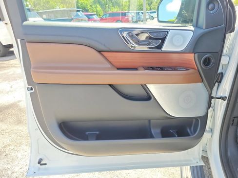Certified 2024 Lincoln Navigator Reserve AWD/4WD image 16