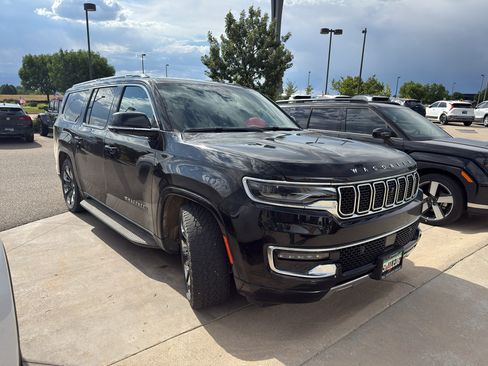 Used 2023 Jeep Wagoneer L Series III w/ Convenience Group I AWD/4WD image 7