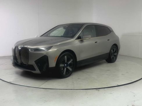 Used 2023 BMW iX xDrive50 w/ Sport Package AWD/4WD image 6