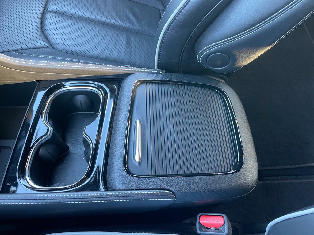 Used 2025 Chrysler Pacifica Limited FWD image 48