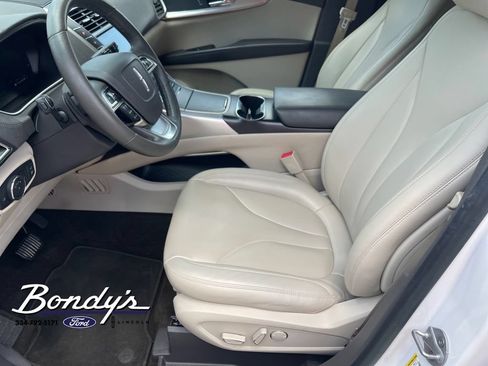 Used 2019 Lincoln Nautilus Premier AWD/4WD image 10