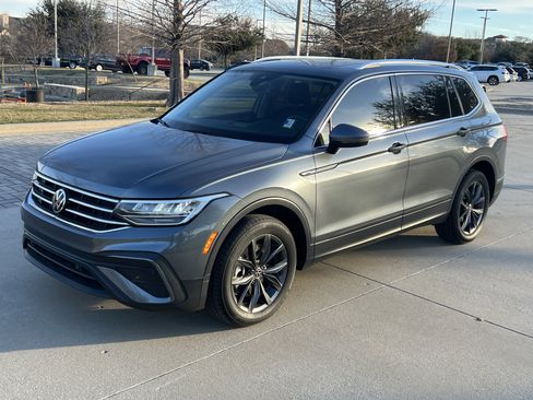 Certified 2023 Volkswagen Tiguan SE w/ Panoramic Sunroof Package image 5