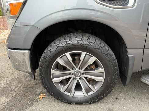 Used 2017 Nissan Titan SL AWD/4WD image 36