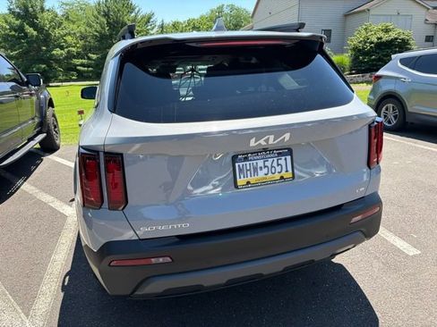Used 2023 Kia Sorento S w/ Panoramic Sunroof Package AWD/4WD image 9