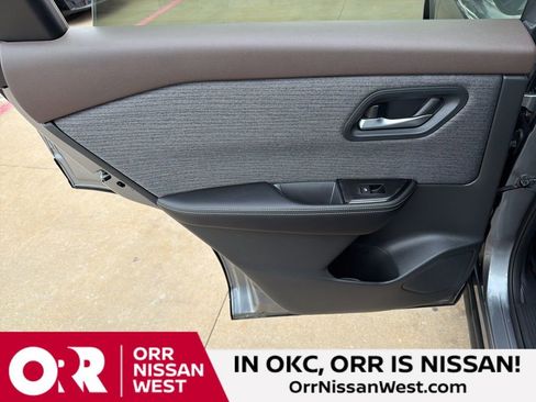 Used 2023 Nissan Rogue SV image 14