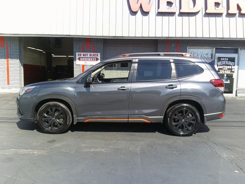 Used 2023 Subaru Forester Sport image 3