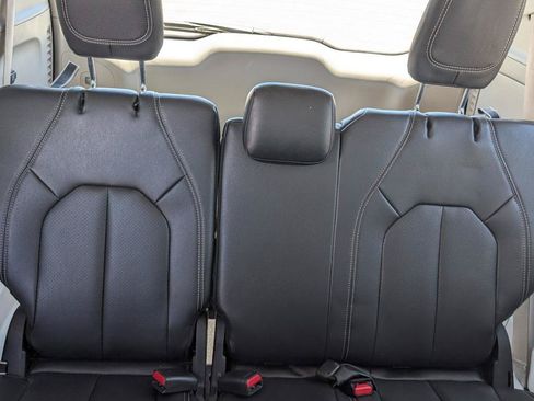 Used 2022 Chrysler Pacifica Touring-L w/ Uconnect Theater Family Group FWD image 39
