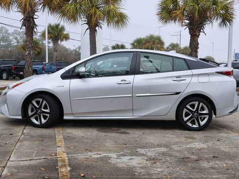 Used 2018 Toyota Prius Four image 23