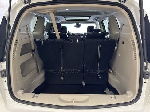 Used 2023 Chrysler Pacifica Limited FWD image 25