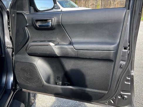 Used 2022 Toyota Tacoma TRD Sport w/ Technology Package image 23