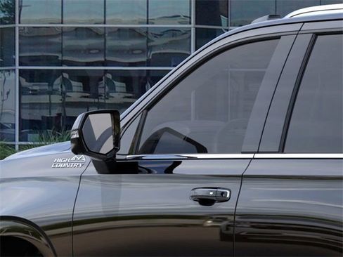 New 2026 Chevrolet Tahoe High Country w/ Sun And Tow Package AWD/4WD image 12