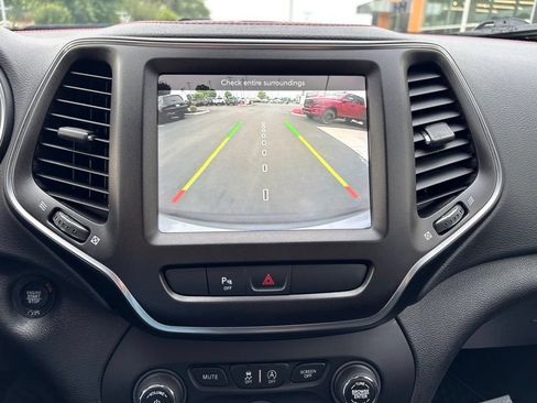 Used 2020 Jeep Cherokee Trailhawk w/ Cold Weather Group AWD/4WD image 28