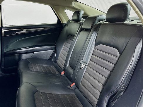 Used 2017 Ford Fusion SE w/ Equipment Group 601A image 22