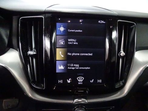 Used 2018 Volvo XC60 T5 Momentum w/ Vision Package image 13