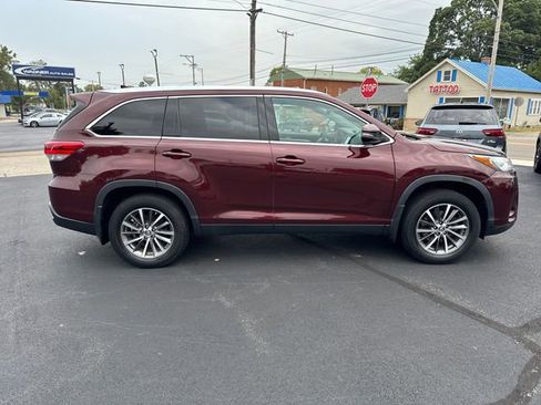 Used 2019 Toyota Highlander XLE image 9