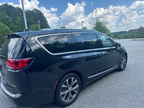 Used 2017 Chrysler Pacifica Limited FWD image 5