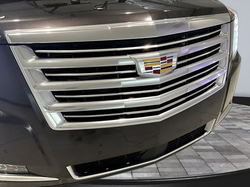 Used 2018 Cadillac Escalade ESV Platinum AWD/4WD image 32