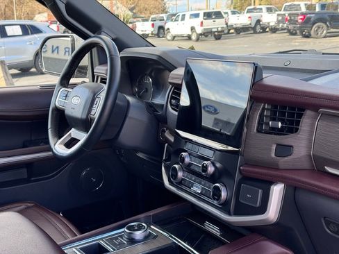 Used 2024 Ford Expedition Limited image 5