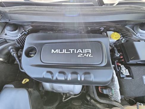 Used 2019 Jeep Cherokee Latitude Plus AWD/4WD image 22