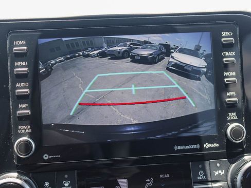Used 2021 Toyota Highlander XLE FWD image 25