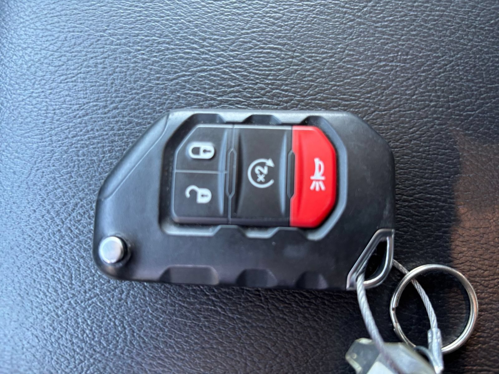 Used 2025 Jeep Wrangler Unlimited Sahara AWD/4WD image 24