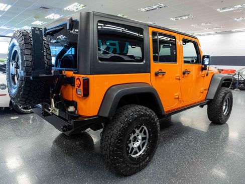 Used 2012 Jeep Wrangler Unlimited Rubicon w/ Connectivity Group AWD/4WD image 5