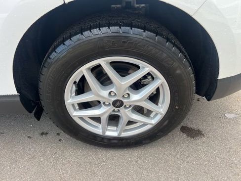 Used 2023 Ford Edge SEL AWD/4WD image 9