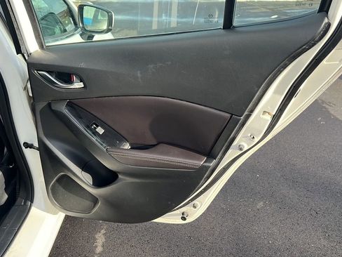 Used 2018 MAZDA MAZDA3 Touring image 15