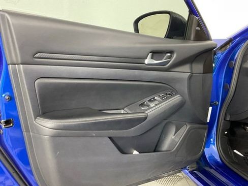 Used 2025 Nissan Altima 2.5 SV FWD image 11