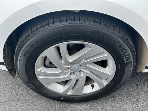 Used 2024 Land Rover Range Rover Evoque S image 13