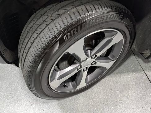 Used 2023 Jeep Grand Cherokee L Limited AWD/4WD image 9