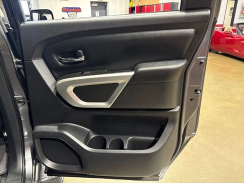 Used 2019 Nissan Titan SV AWD/4WD image 20