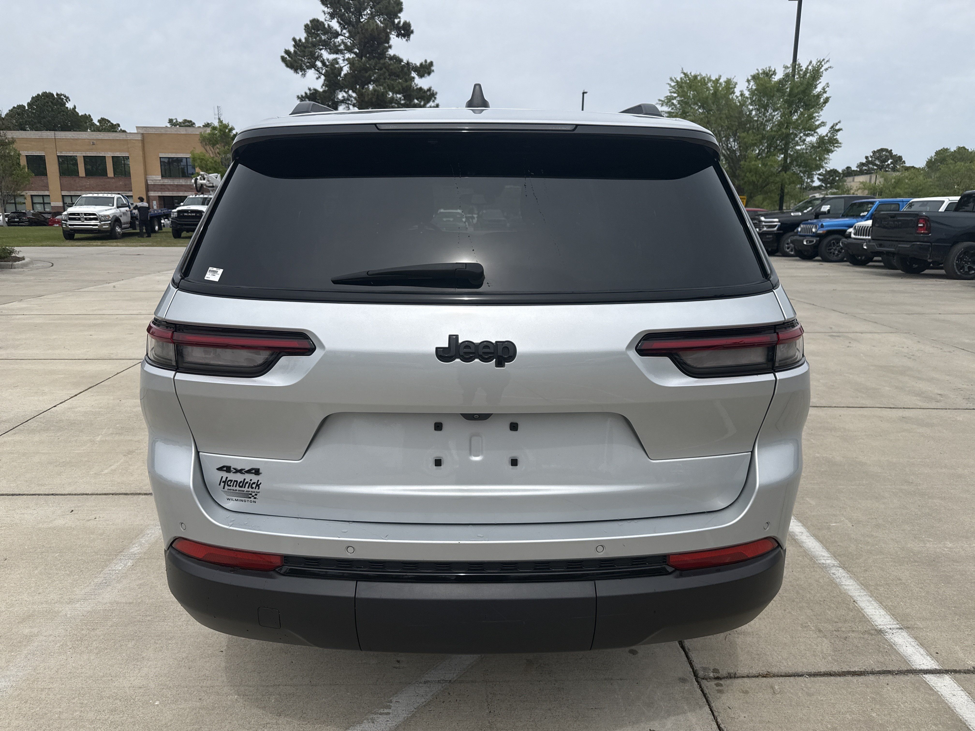 Used 2024 Jeep Grand Cherokee L Laredo AWD/4WD image 8