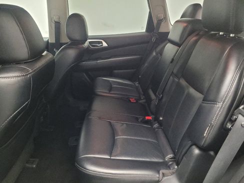 Used 2018 Nissan Pathfinder Platinum image 18