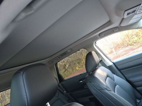 Used 2025 Nissan Pathfinder SL w/ SL Premium Package image 15