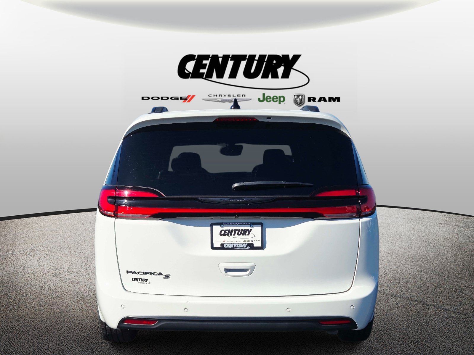Used 2024 Chrysler Pacifica Touring-L w/ S Appearance Package FWD image 5