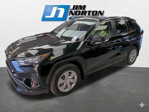 Used 2020 Toyota RAV4 LE image 4