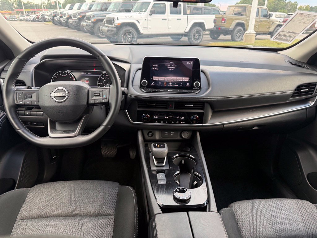 Used 2025 Nissan Rogue SV AWD/4WD image 7