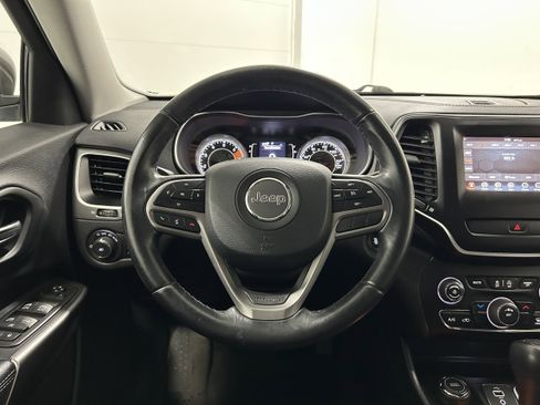 Used 2019 Jeep Cherokee Latitude Plus AWD/4WD image 15