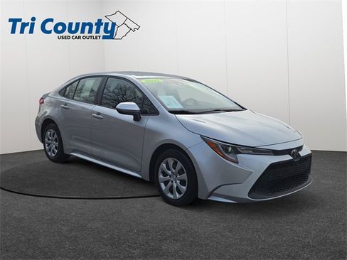 Certified 2022 Toyota Corolla LE image 1