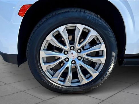 Used 2022 GMC Yukon Denali w/ Denali Premium Package image 10