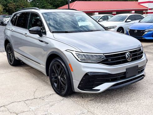 Used 2022 Volkswagen Tiguan SE R-Line image 2