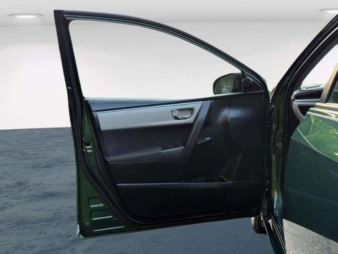 Used 2014 Toyota Corolla LE image 9