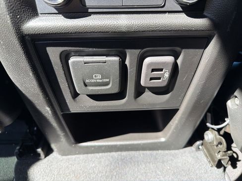 Used 2023 Chevrolet Traverse RS image 32