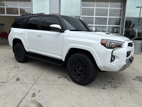 Used 2023 Toyota 4Runner TRD Off-Road AWD/4WD image 2