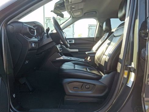 Used 2022 Ford Explorer XLT w/ Equipment Group 202A AWD/4WD image 17