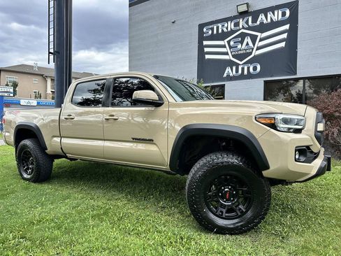 Used 2020 Toyota Tacoma TRD Off-Road w/ TRD Premium Off Road Package AWD/4WD image 1