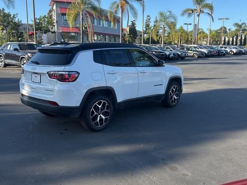 Used 2025 Jeep Compass Limited AWD/4WD image 6
