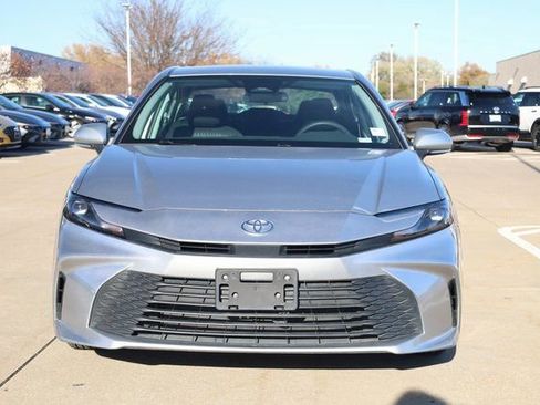 Used 2025 Toyota Camry LE image 3